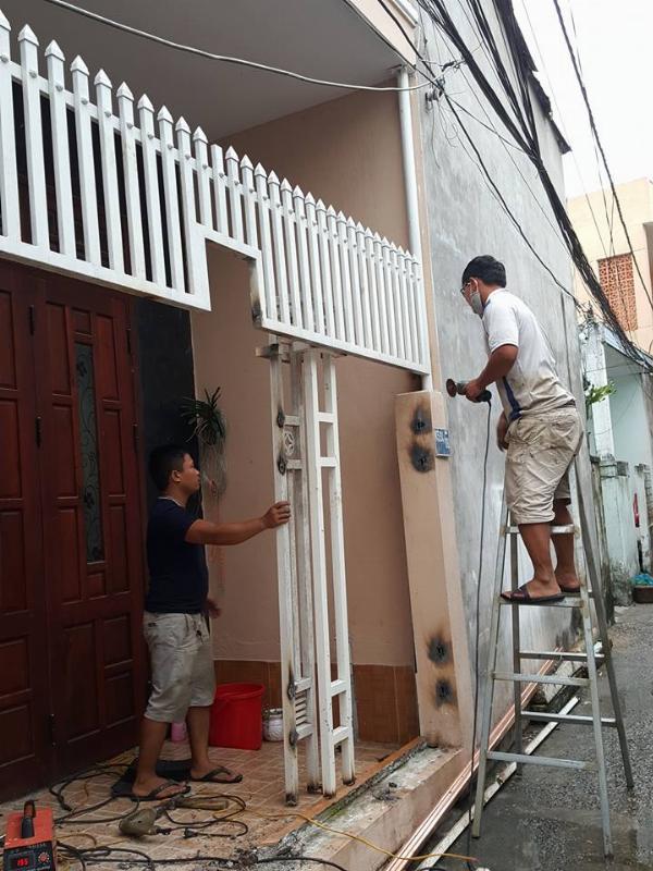 Thợ sửa cửa sắt tại quận Tân Bình