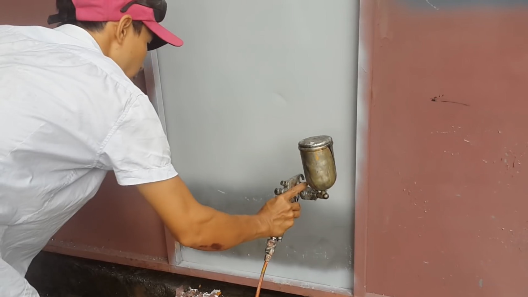 Thợ sơn cửa sắt tại Quận 4